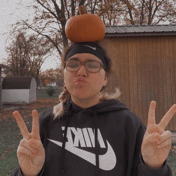 Meet your Posher, Olivia - Picture 1 of 1